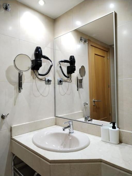 Amplio, Luminoso Y Confortable Cc Appartamento Madrid